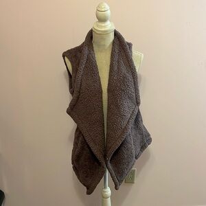 Jones NY sherpa fur vest size M